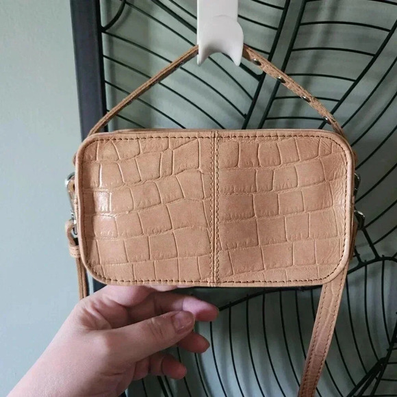 Núnoo | Helena Croc-Embossed  Beige Leather Handbag - Picture 5 of 13